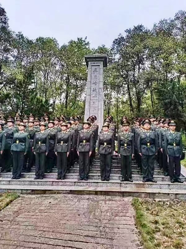 邵陽縣第二高級(jí)中學(xué)國防班別樣的清明祭掃活動(dòng)