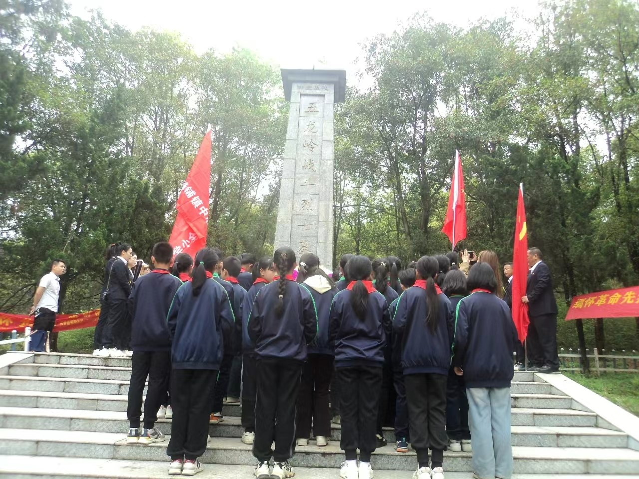 “緬懷革命先烈，追尋紅色基因”傾情祭英烈活動(dòng)