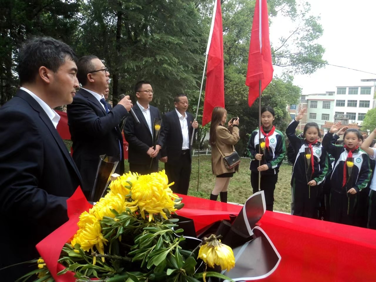 “緬懷革命先烈，追尋紅色基因”傾情祭英烈活動(dòng)