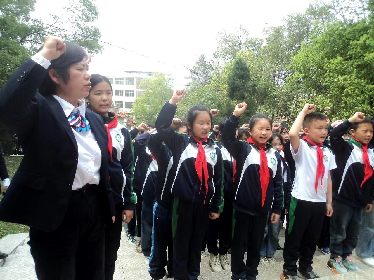 “緬懷革命先烈，追尋紅色基因”傾情祭英烈活動(dòng)