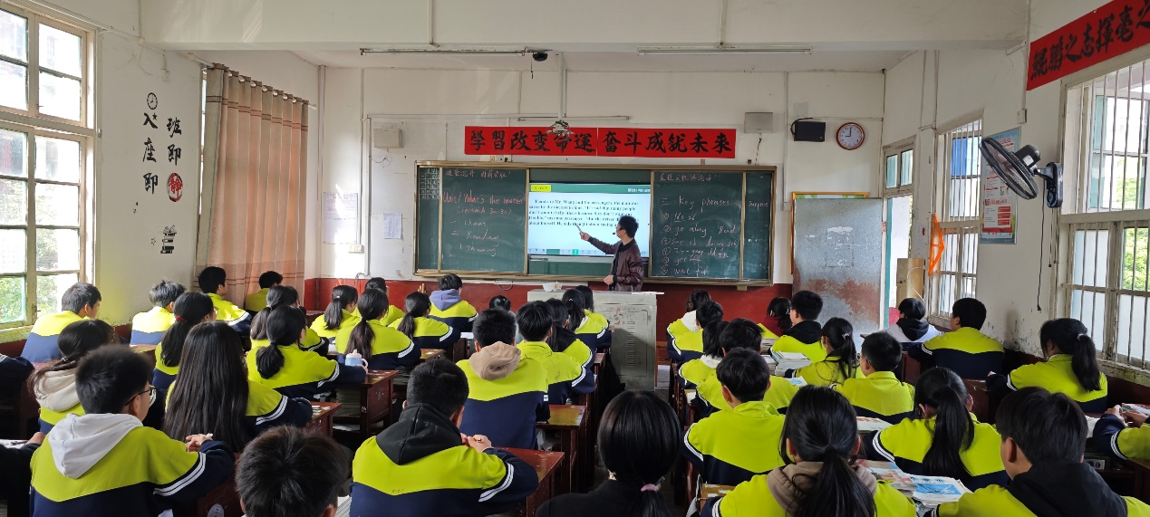 凝心聚力 “英”花綻放