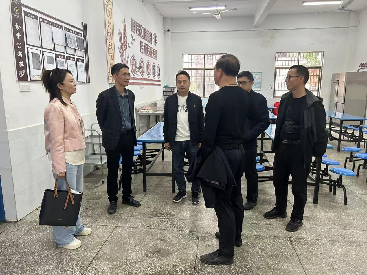 教育局到觀瀑小學(xué)考察指導(dǎo)暨營養(yǎng)改善計劃工作