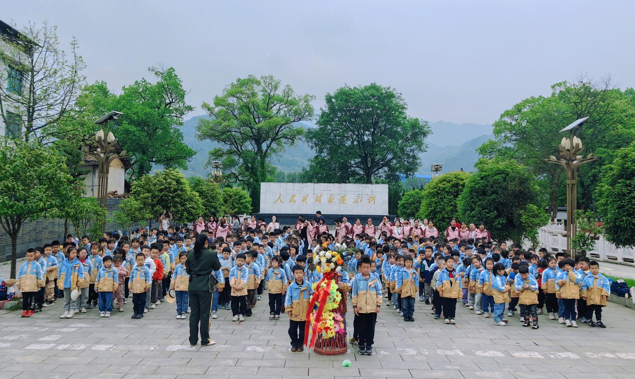徐徐清風寄思念，春和景明踏春去