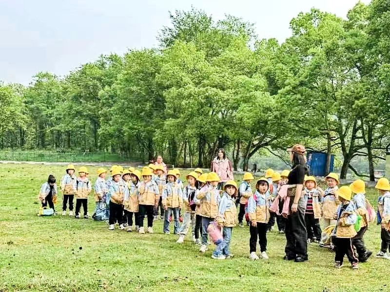 徐徐清風寄思念，春和景明踏春去
