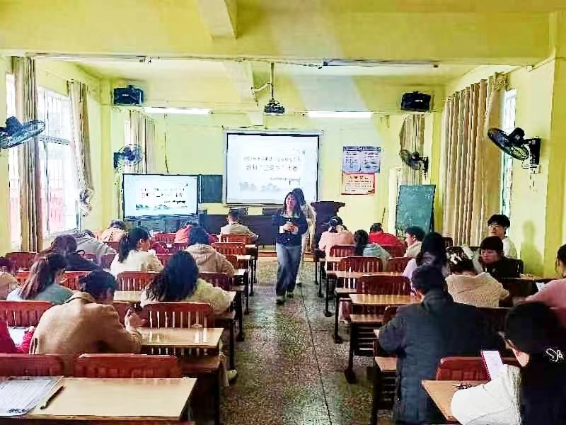 妙筆書香溢滿園，翰墨傳情塑師魂