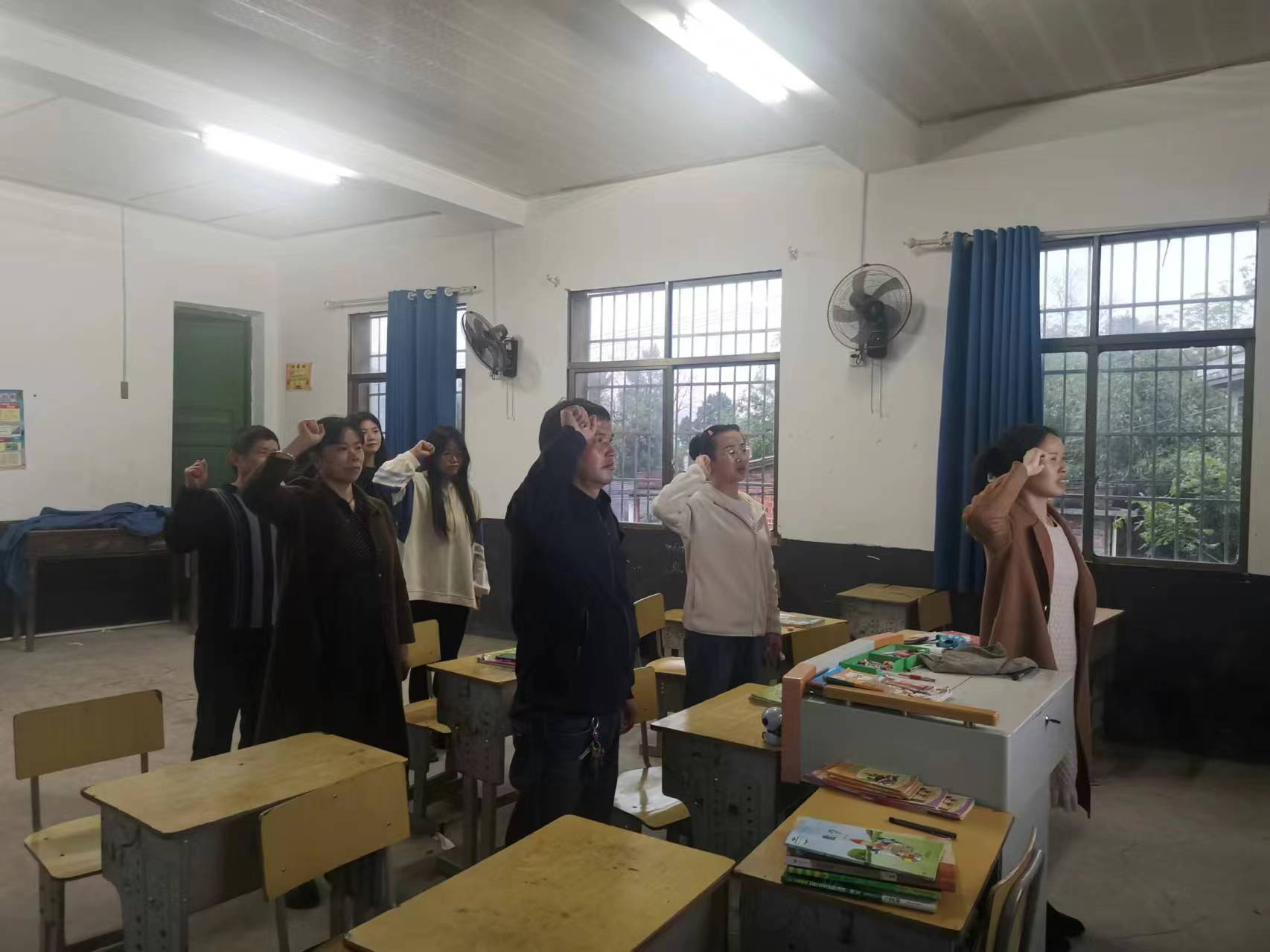 踐行師德風(fēng)范，牢守教育初心