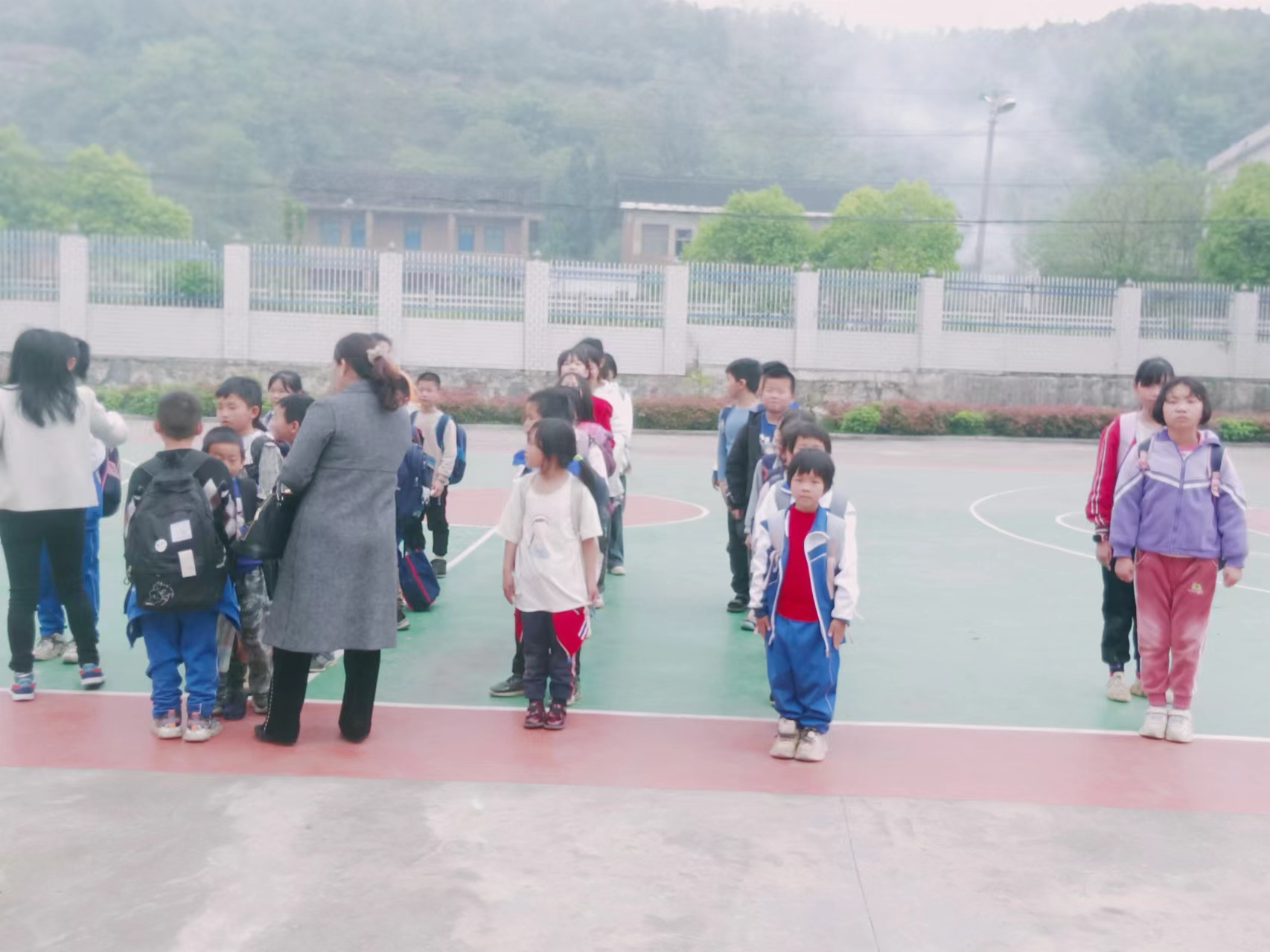 愛(ài)在腳下 一路有你