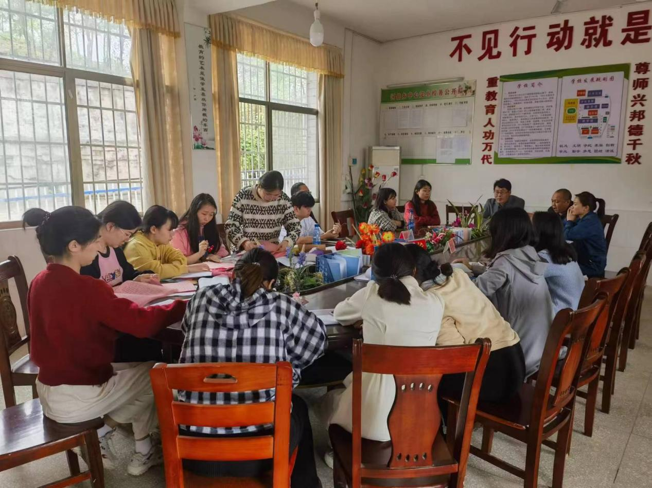 “家校攜手防溺水，走訪關(guān)愛暖人心”