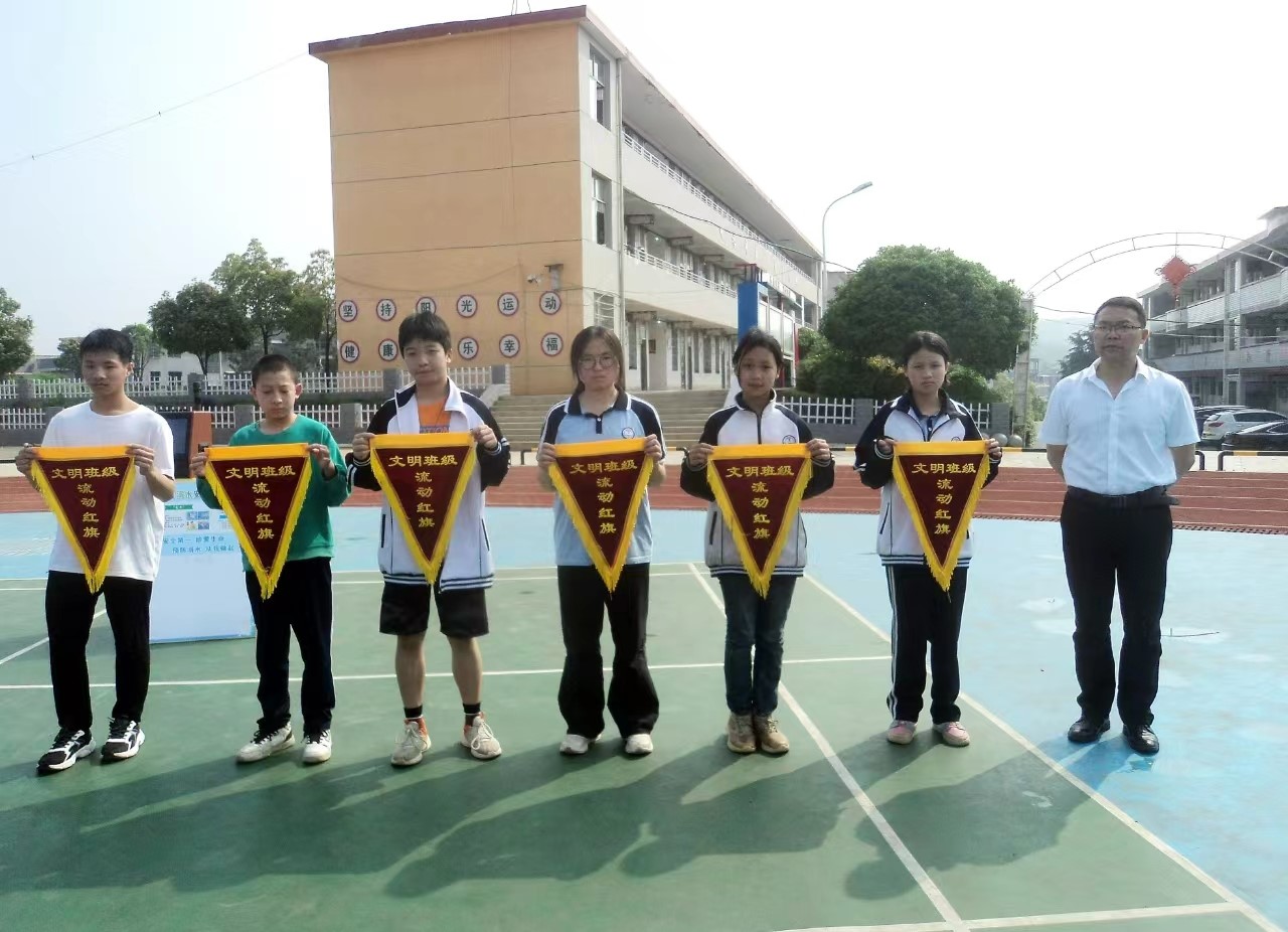 下花橋鎮(zhèn)中學文明風吹滿園春