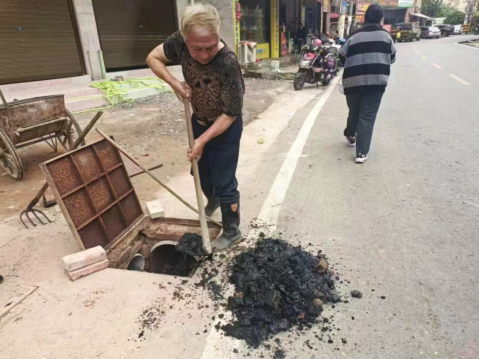 社區(qū)與學(xué)校聯(lián)手為孩子們的安全護航