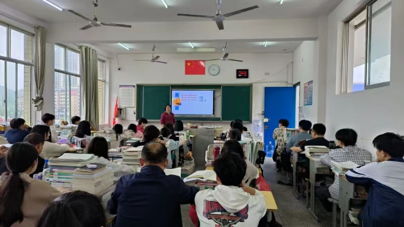 新寧縣教育局到新寧縣職業(yè)技術學校開展高考備考督考工作