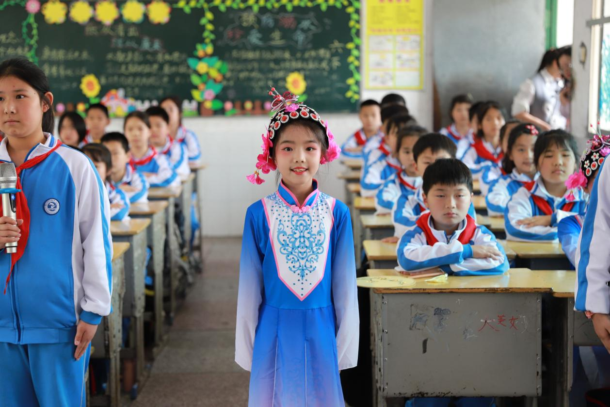 城區(qū)二小國學經(jīng)典誦讀活動圓滿落幕