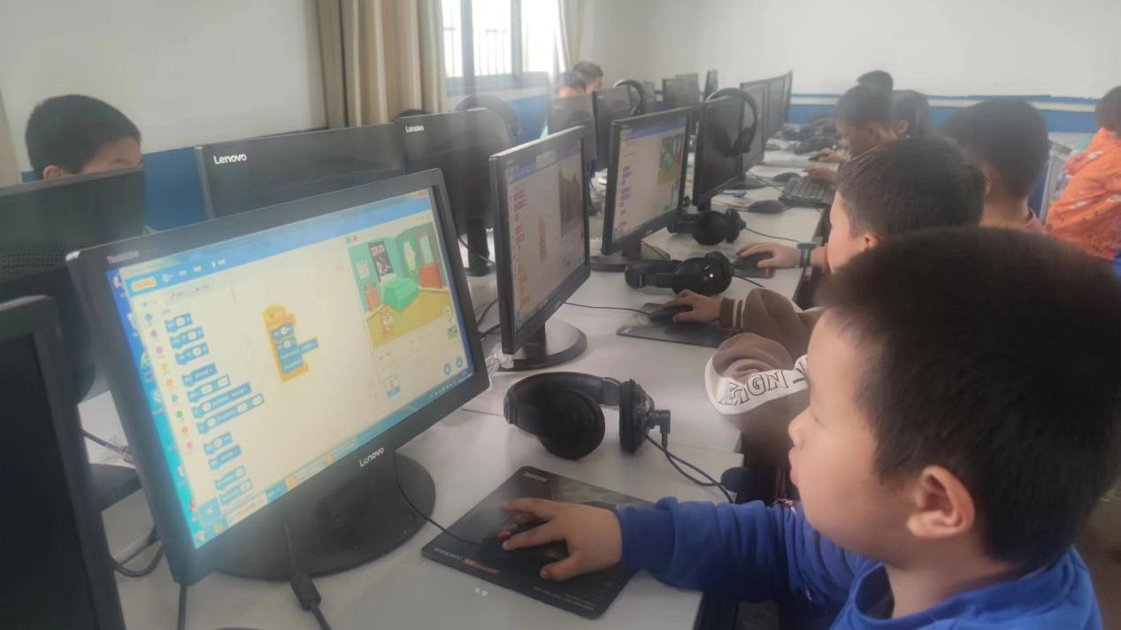 紅光小學(xué)積極備賽，展現(xiàn)科技體育風(fēng)采