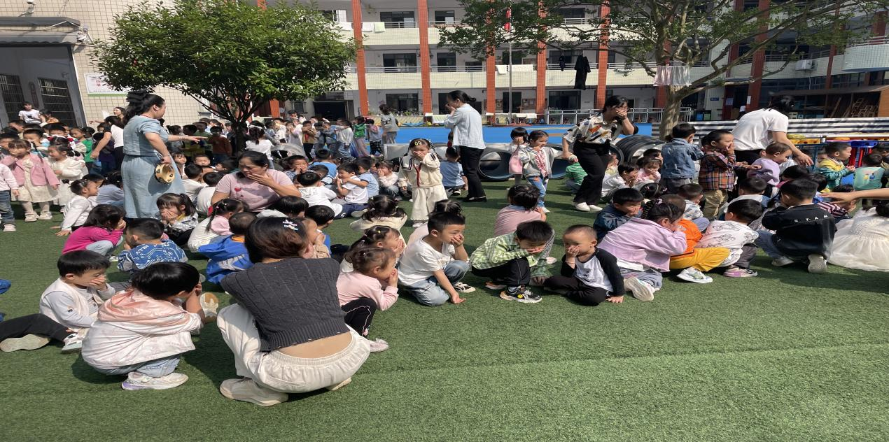 新寧縣幼兒園開展消防疏散演練