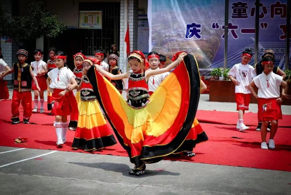 民族團結(jié)之花開遍北塔小學(xué)的校園