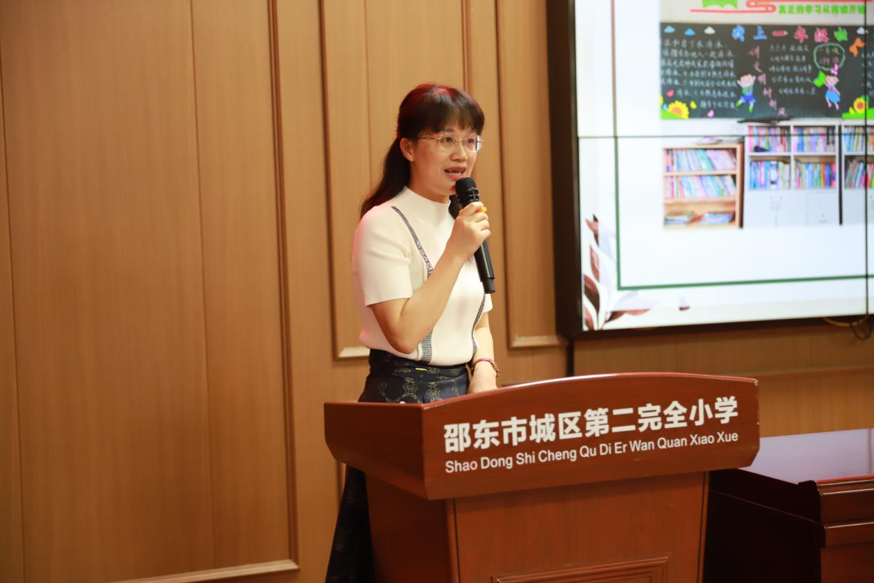 邵陽市雙清區(qū)、北塔區(qū)、大祥區(qū)教育同仁考察城區(qū)二小“書香校園”建設(shè)