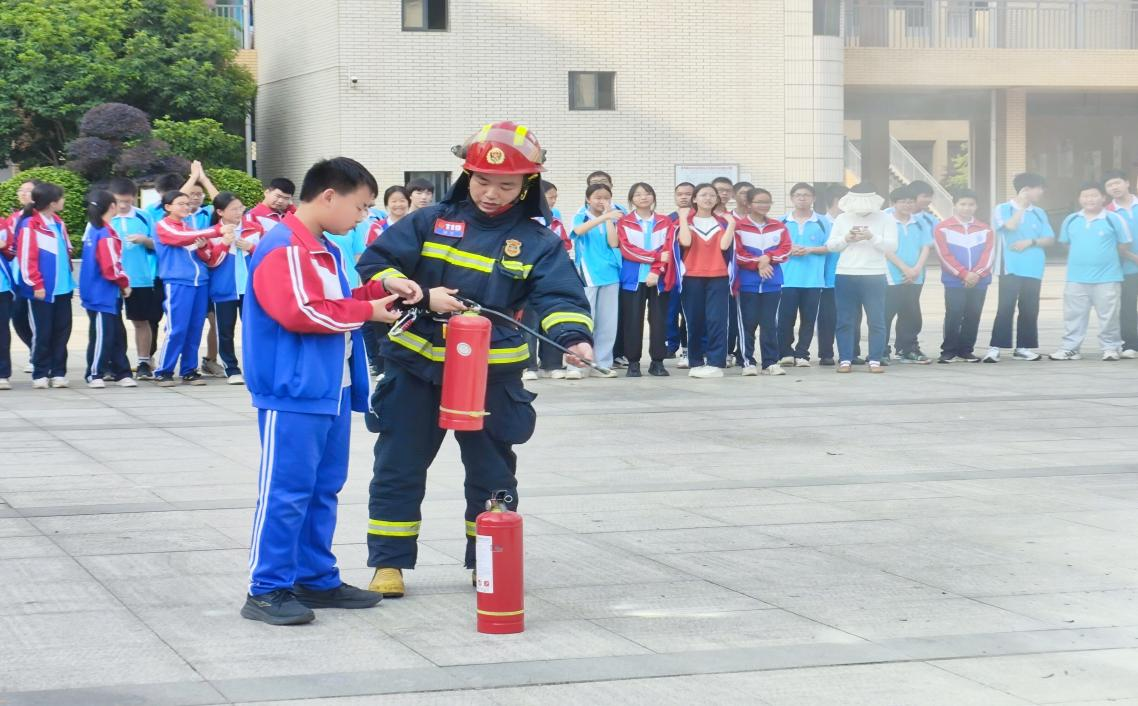 新邵縣思源實驗學(xué)校：消防安全演練提高師生應(yīng)急處置能力