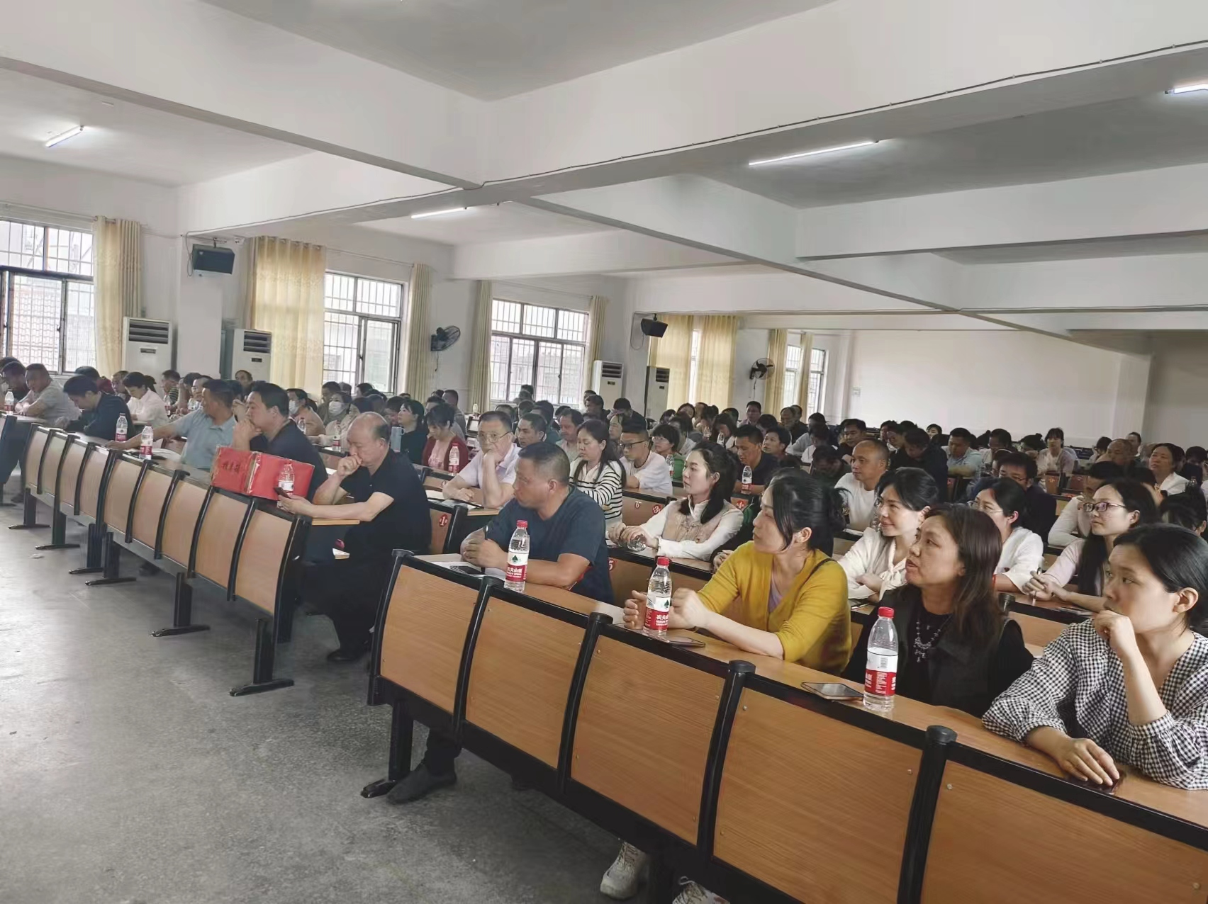 高沙鎮(zhèn)中心學(xué)校召開總支部委員會(huì)黨員會(huì)