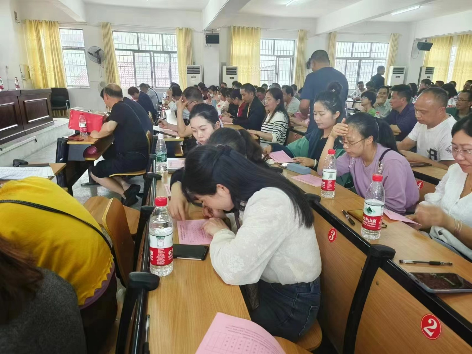 高沙鎮(zhèn)中心學(xué)校召開總支部委員會(huì)黨員會(huì)