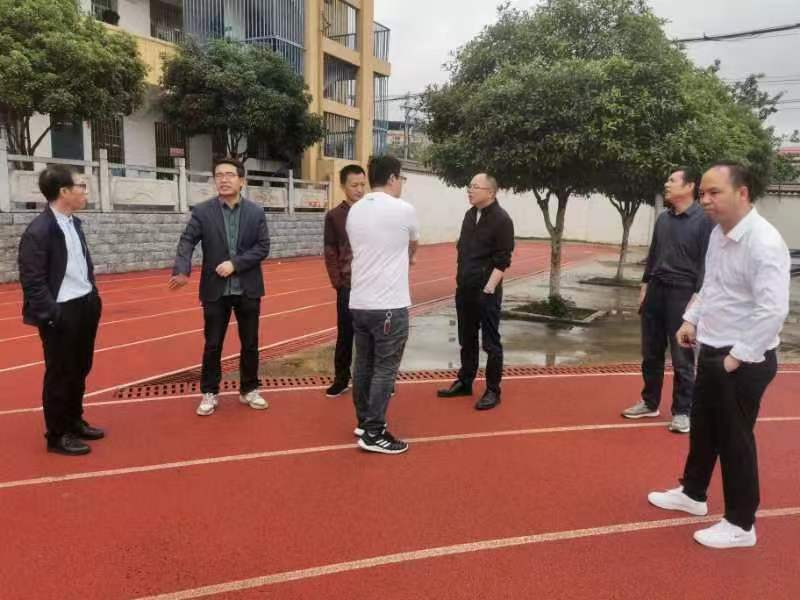 教育局檢查五峰鋪鎮(zhèn)“義務(wù)教育質(zhì)量檢測(cè)”準(zhǔn)備工作