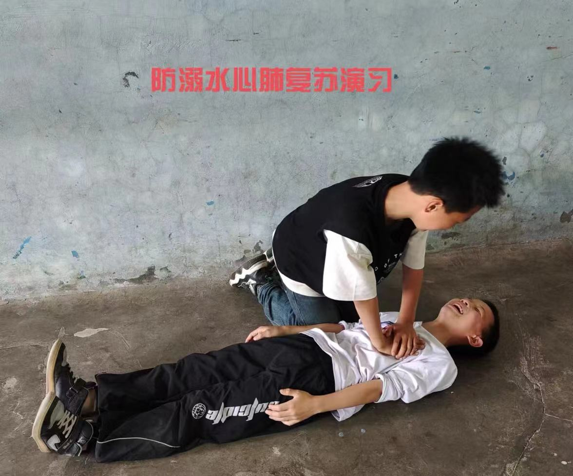 白馬田中心小學(xué)開展防溺水安全演練