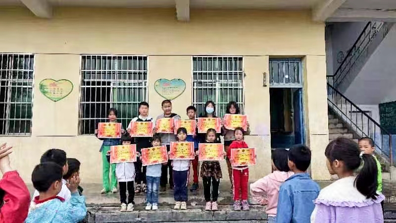 三角小學(xué)開(kāi)展“巧手包餃子”勞動(dòng)實(shí)踐活動(dòng)