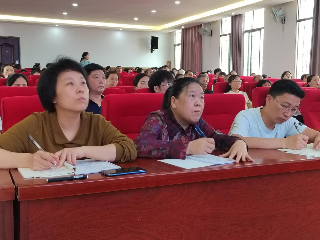 乘科技扁舟一葉，渡教育玉鑒瓊田