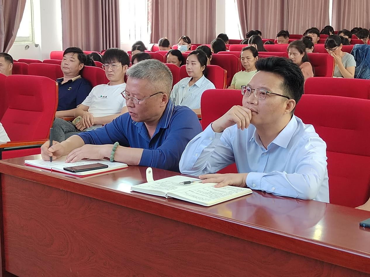 乘科技扁舟一葉，渡教育玉鑒瓊田