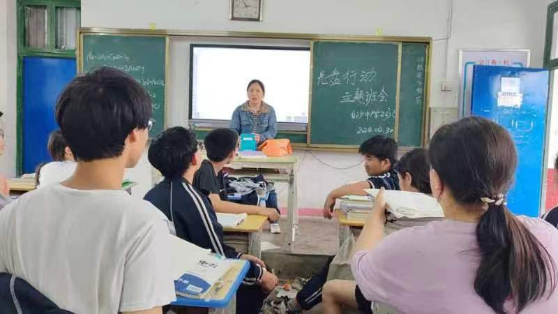 白沙中學(xué)積極推廣“光盤行動”，倡導(dǎo)節(jié)約糧食新風(fēng)尚