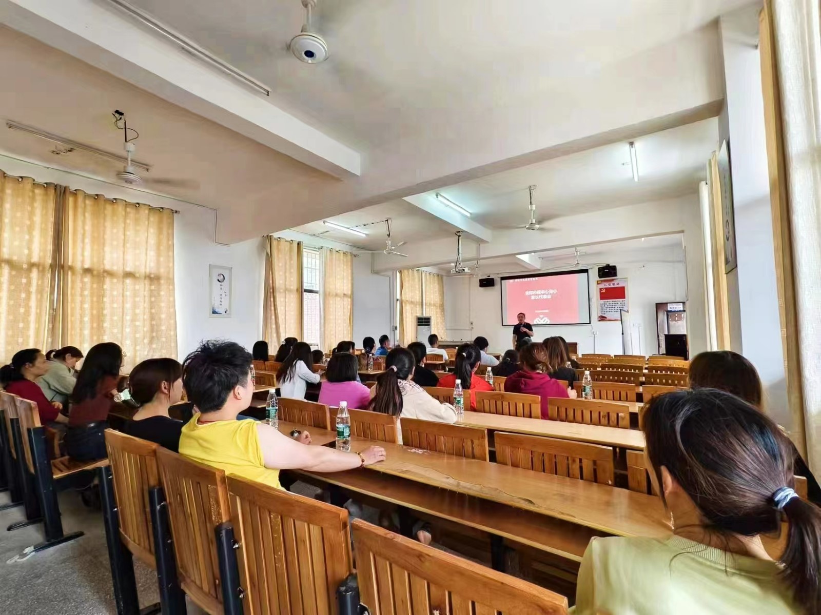 相聚座談，共育成長