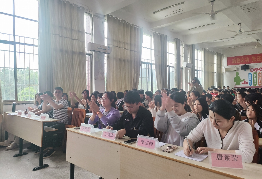 雙江初級(jí)中學(xué)黨支部開(kāi)展了“童心向黨”演講比賽