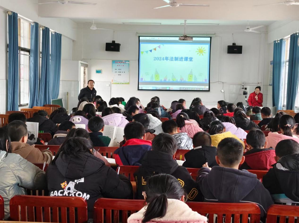 九公橋鎮(zhèn)中心完全小學(xué)法制教育進(jìn)校園教育講座