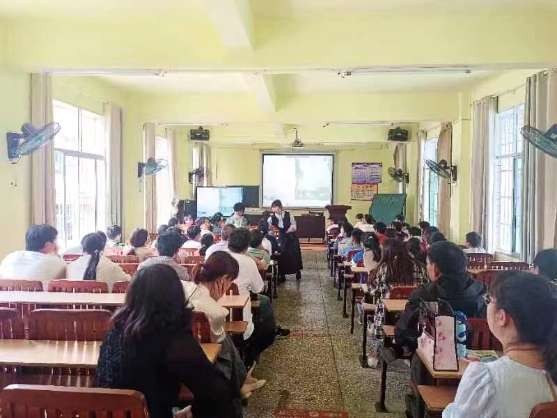 塘田市鎮(zhèn)中心學(xué)校開展全鎮(zhèn)小六高效復(fù)習(xí)研討會