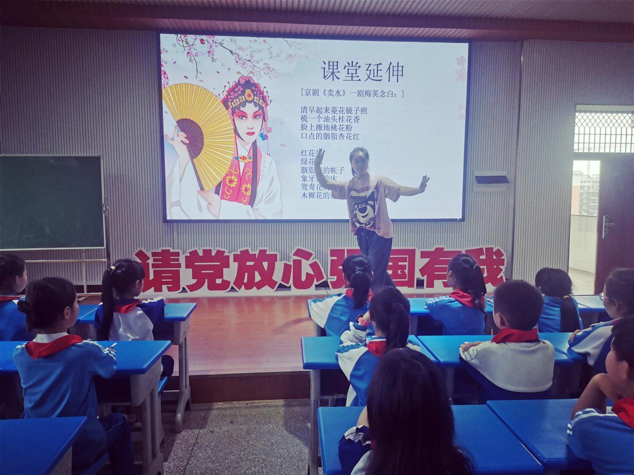 城區(qū)二?。壕﹦≈ň`校園，文化傳承潤童心