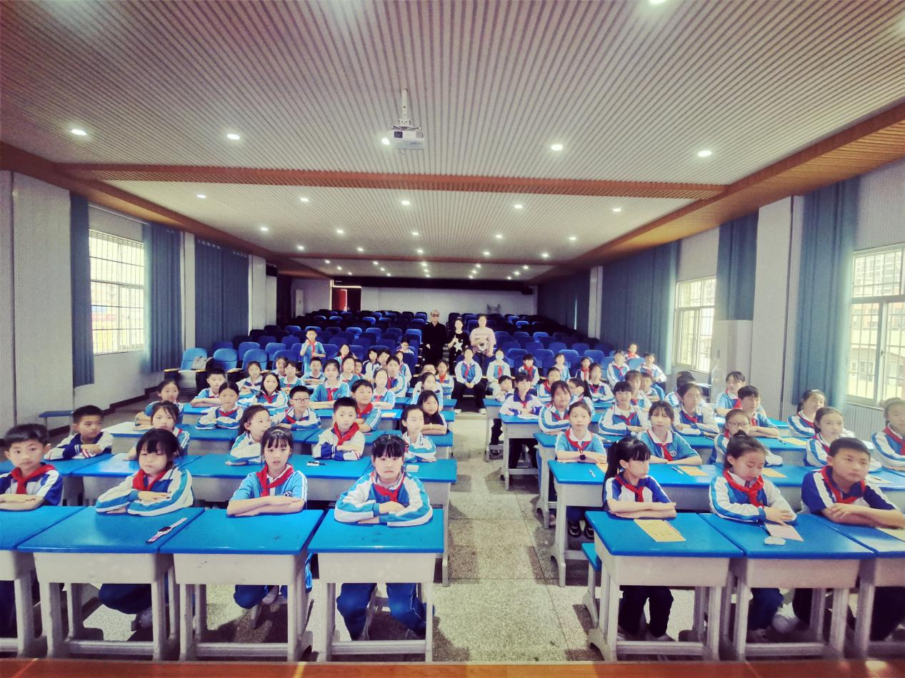 城區(qū)二?。壕﹦≈ň`校園，文化傳承潤童心