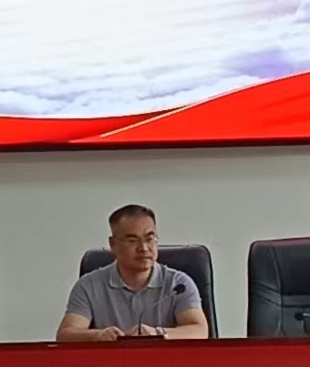 塘渡口中學(xué)舉行新團(tuán)員入團(tuán)儀式