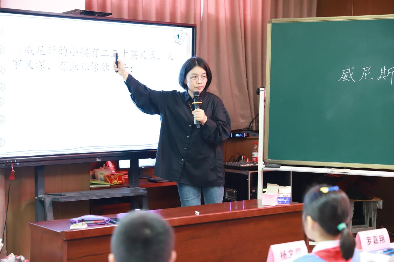 管建剛團隊來城區(qū)二小開展“習(xí)課堂”觀摩教研