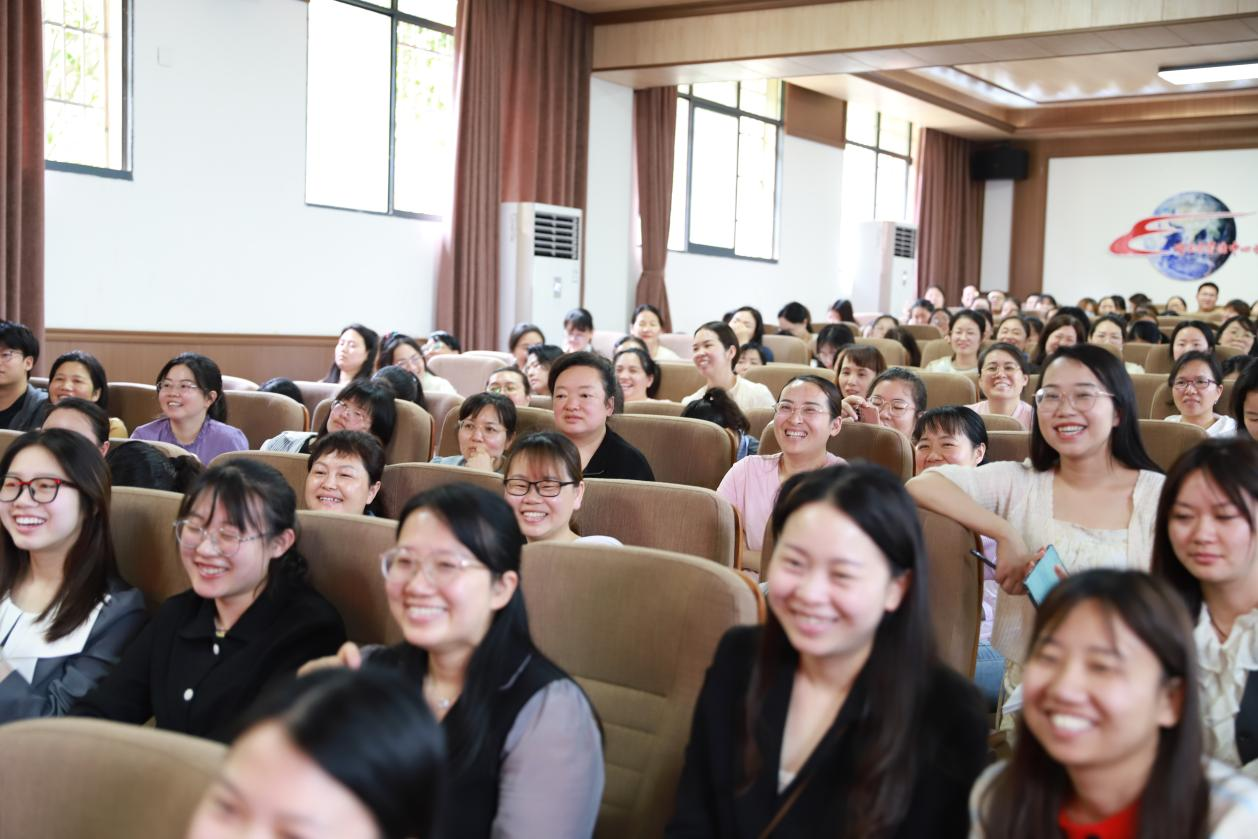 管建剛團隊來城區(qū)二小開展“習(xí)課堂”觀摩教研