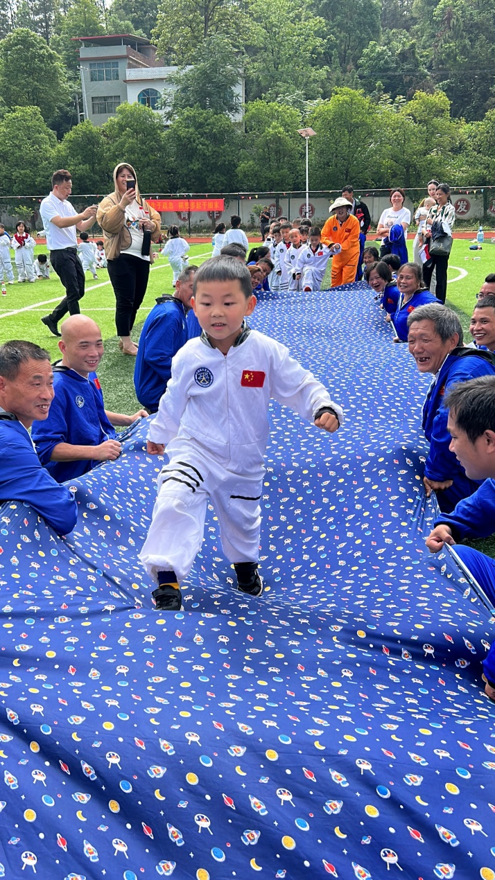 七彩童年，放飛夢想