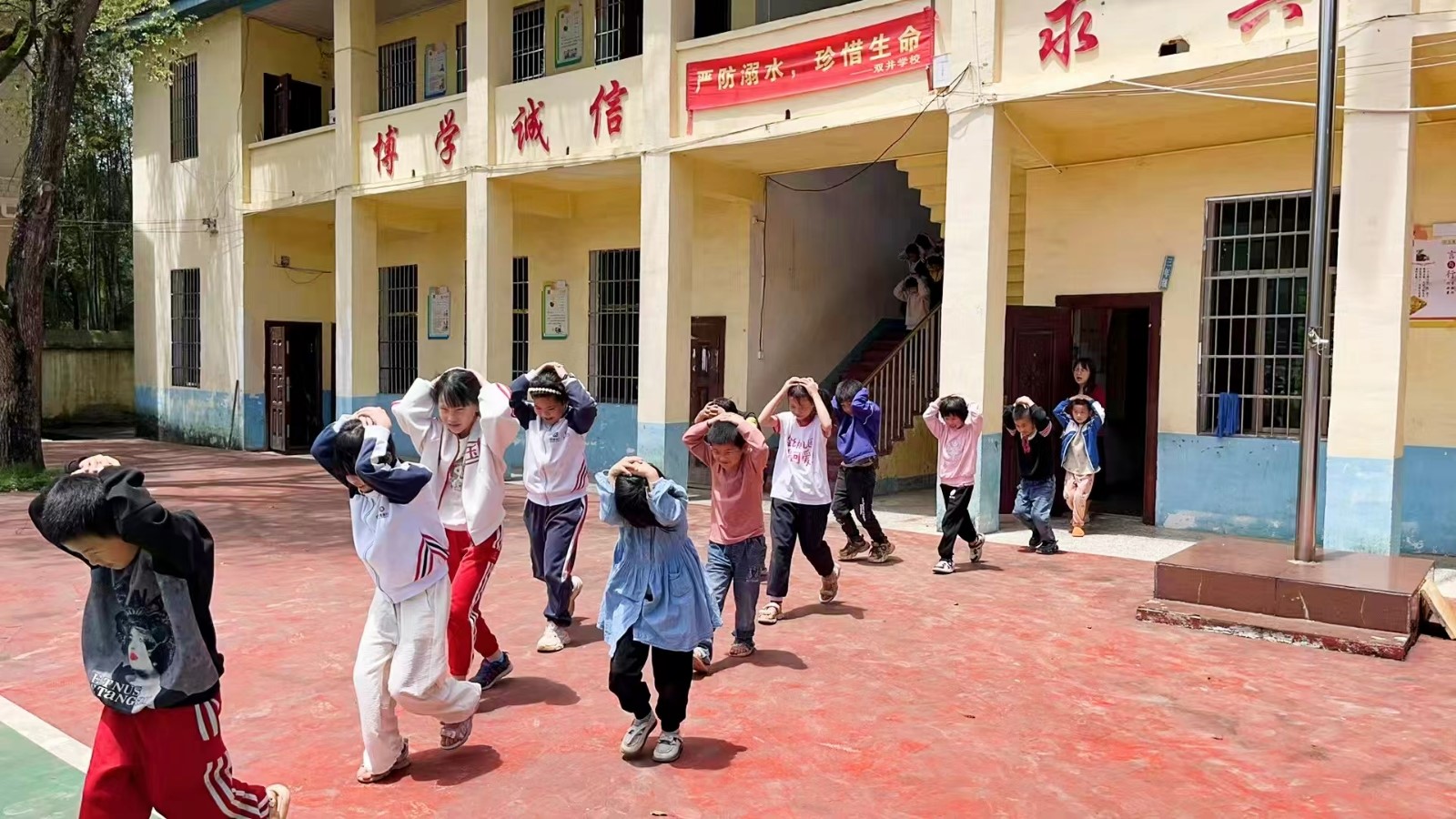 筑牢安全防線，安全銘記心間