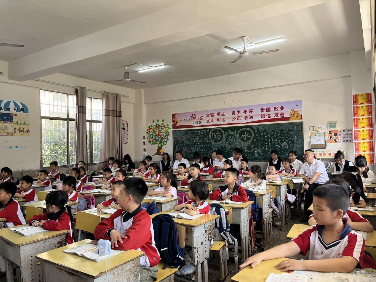 凝“心”聚力促成長，教學(xué)視導(dǎo)提質(zhì)量