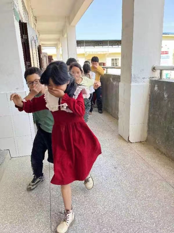 塘田市鎮(zhèn)石山小學(xué)防災(zāi)減災(zāi)安全知識宣傳