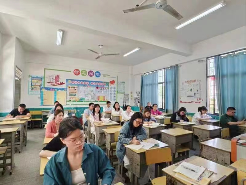 把握新課標，構建新課堂