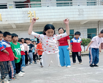 落實(shí)勞動(dòng)教育，弘揚(yáng)體育精神