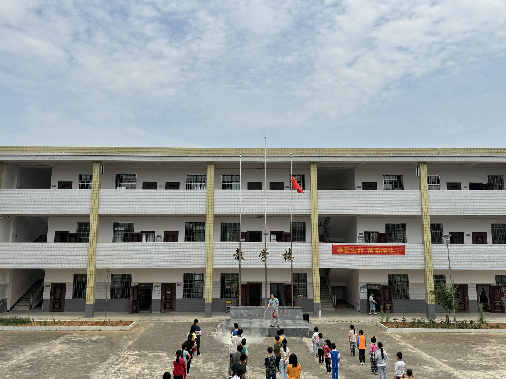 普及防災(zāi)減災(zāi)知識(shí)，提高自救互救能力