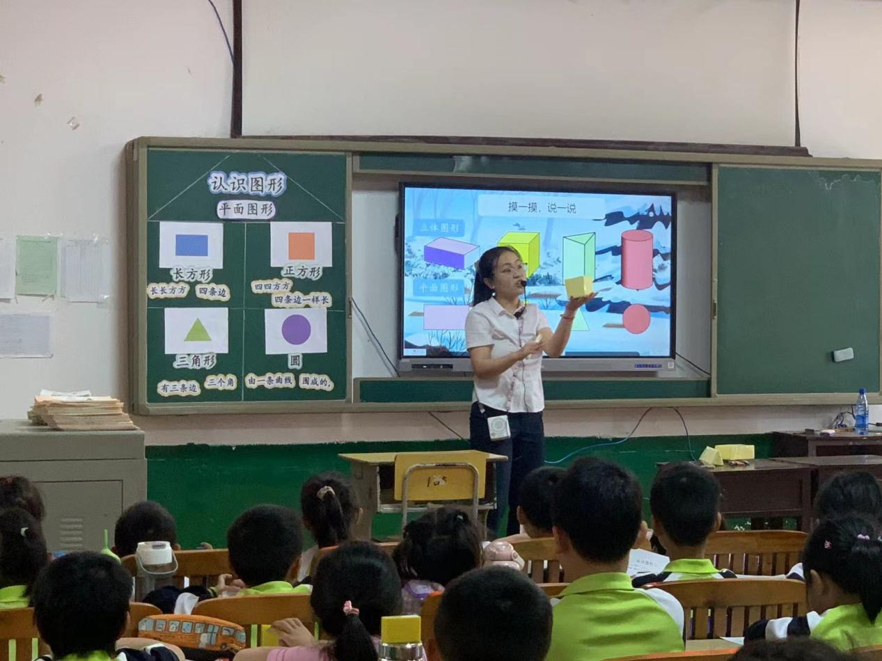 視導(dǎo)送教促交流 攜手共進(jìn)助成長