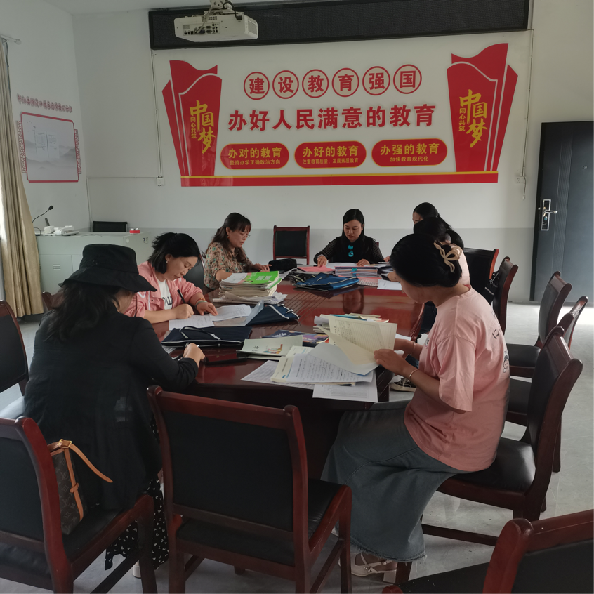 督導(dǎo)揚(yáng)效能，學(xué)校展新容