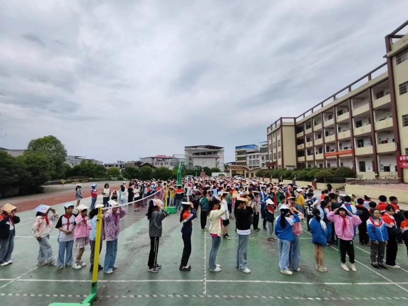 金稱市鎮(zhèn)中心完小防震減災(zāi)疏散演練