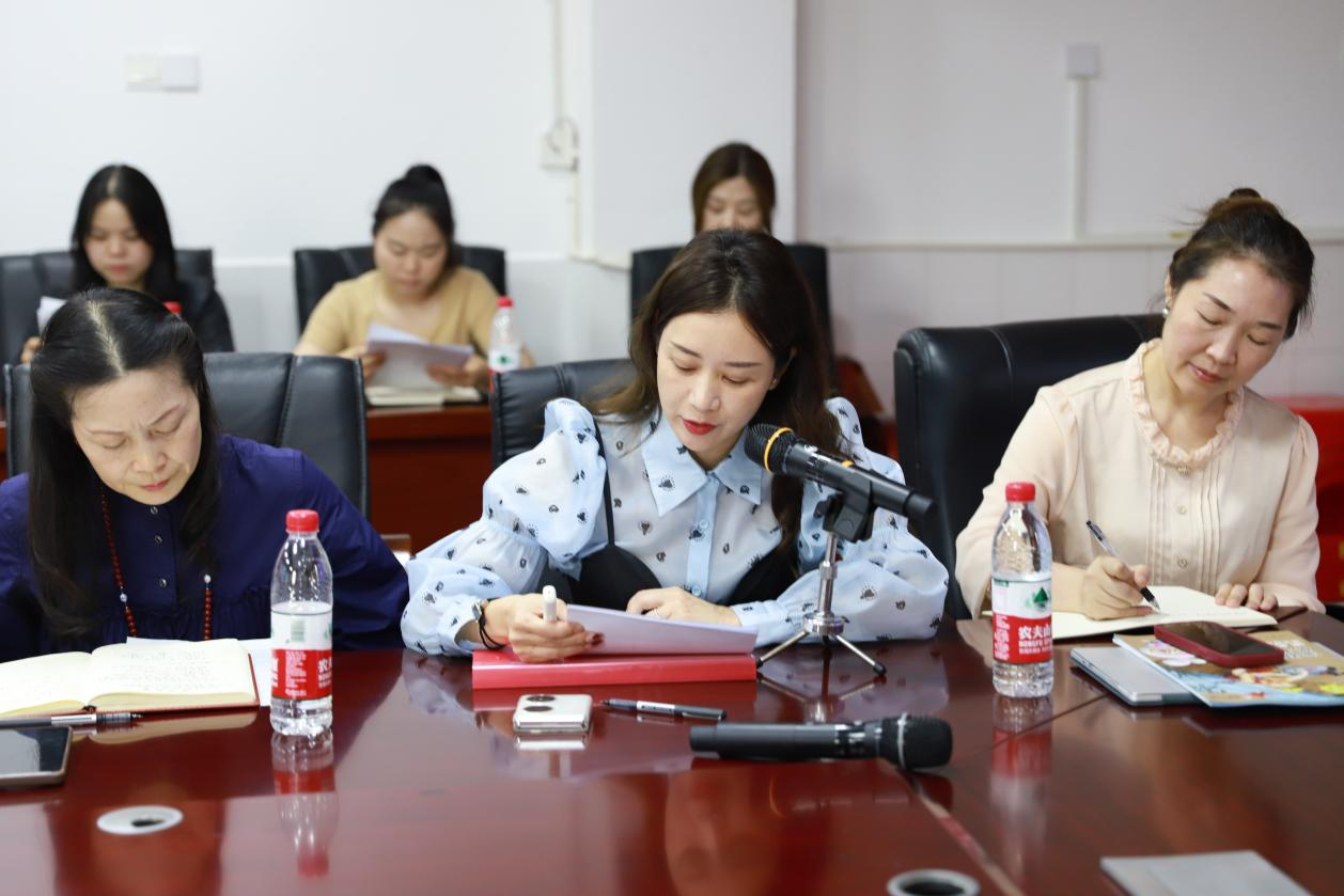 邵陽市三八亭小學(xué)、向陽小學(xué)教育同仁來?？疾臁罢緯喿x”工作