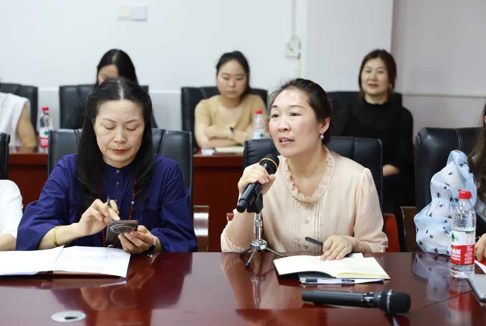 邵陽市三八亭小學(xué)、向陽小學(xué)教育同仁來?？疾臁罢緯喿x”工作